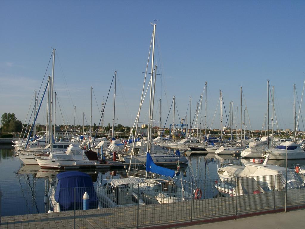 Residenza Holiday Llido Degli Estensi Exterior foto